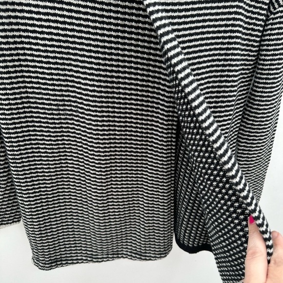 CABI FERGI split black-white turtleneck soft woman classic oversized sweater XS - Picture 10 of 12